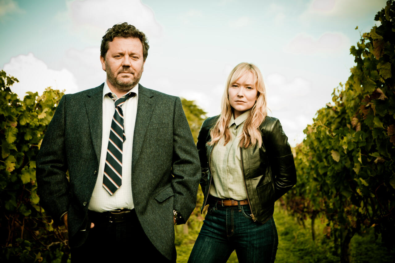 TBM (Neill Rea as Mike and Fern Sutherland as Kristin) (c) SPP (J) (49)
