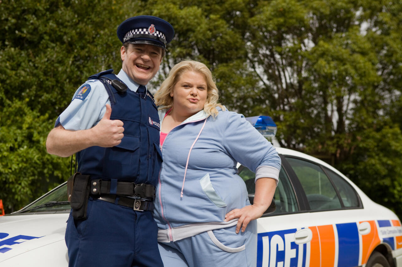 9h Ep6 Golden ep6c (John Leigh as Gavin, Lucy Schmidt as Shelley)