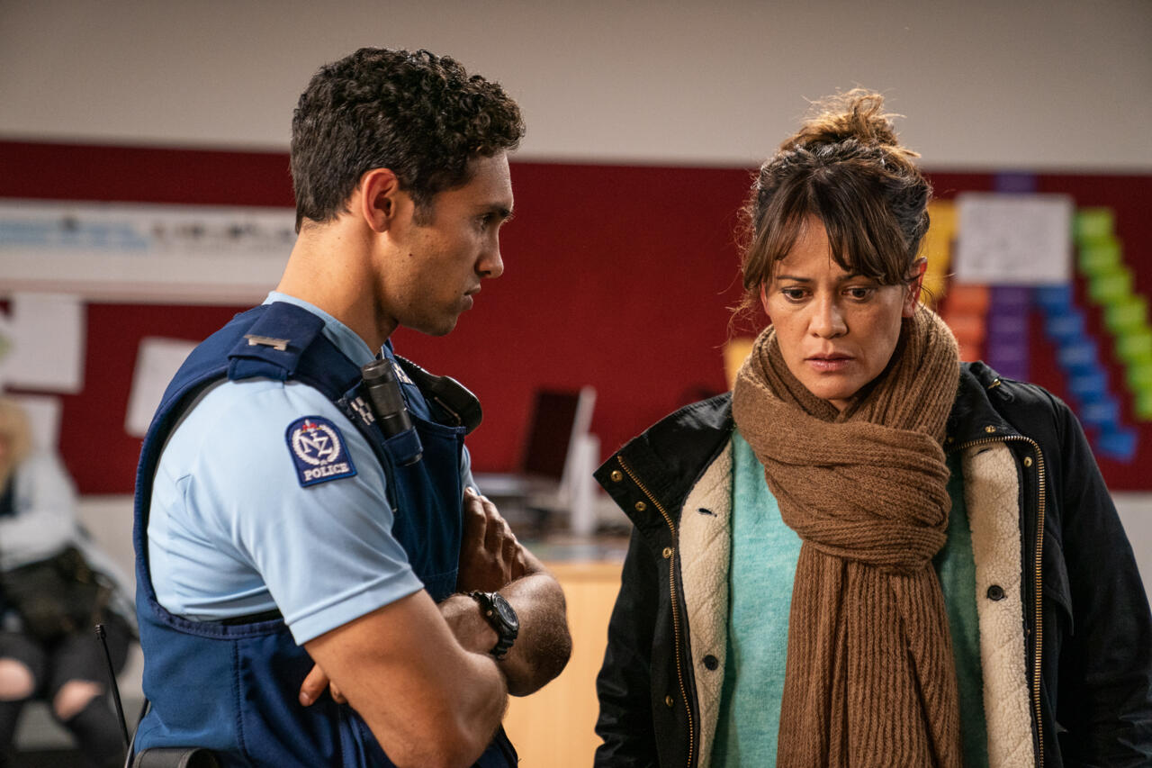 6 S1Ep6 HH Ep6 09 (Jordi Webber as Cruz & Miriama McDowell as Renee) (c) SPP 2020