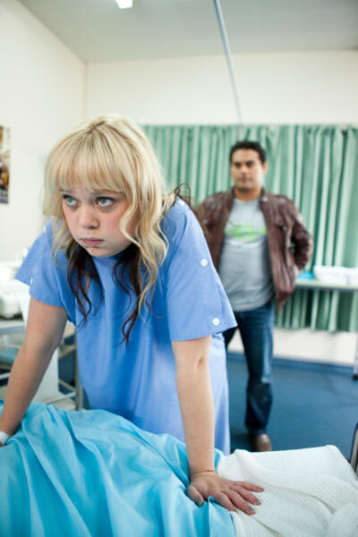 9 NT2 9 ep 9 (Romy Hooper as Courtney, Blair Strang as Brian)