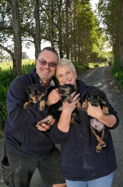 Press - The Dog House NZ (17) Helen and Gavin Cook with puppies (c) SPP 2022
