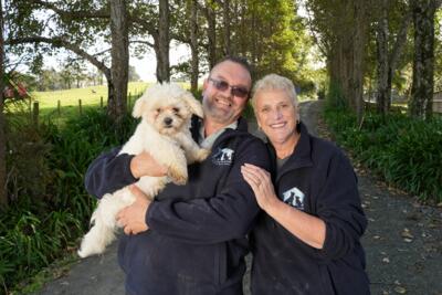 The Dog House NZ (2) Helen and Gavin Cook with Dougle (c) SPP 2022